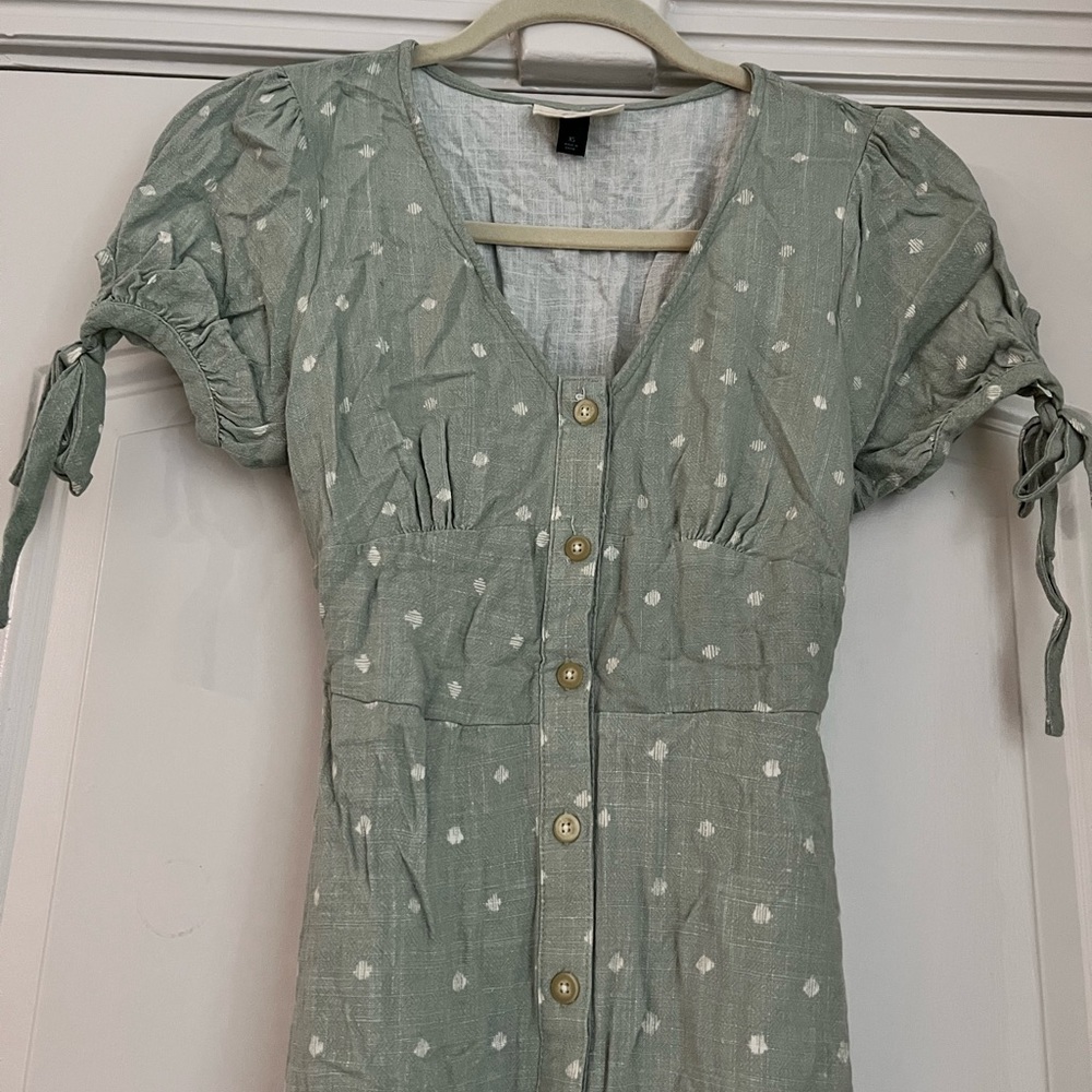 Universal Threads Green Button Up Dress
